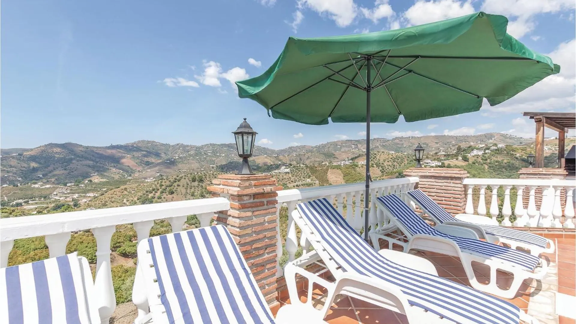 Semesterbostad Beautiful Home In Frigiliana With Kitchenette